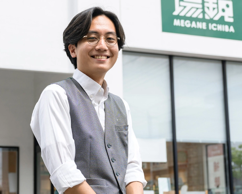 W.Y.さん　正面笑顔写真