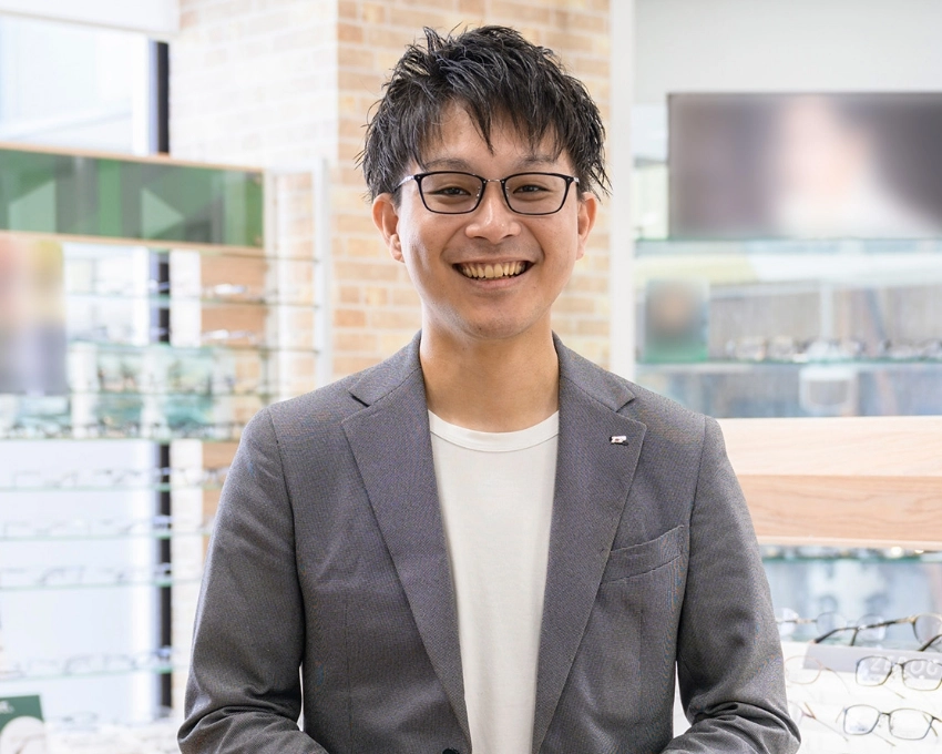 T.Y.さん　正面笑顔写真